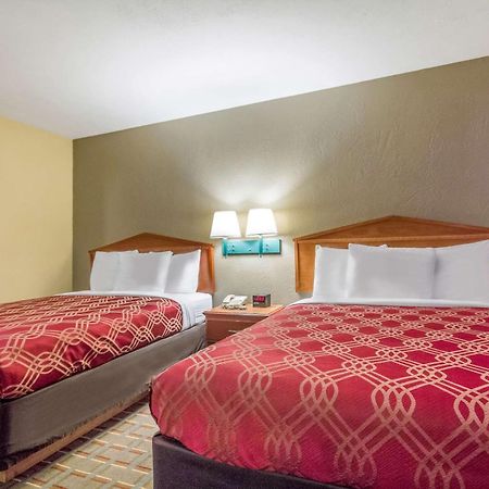 Econo Lodge Lansing - Leavenworth Exteriör bild