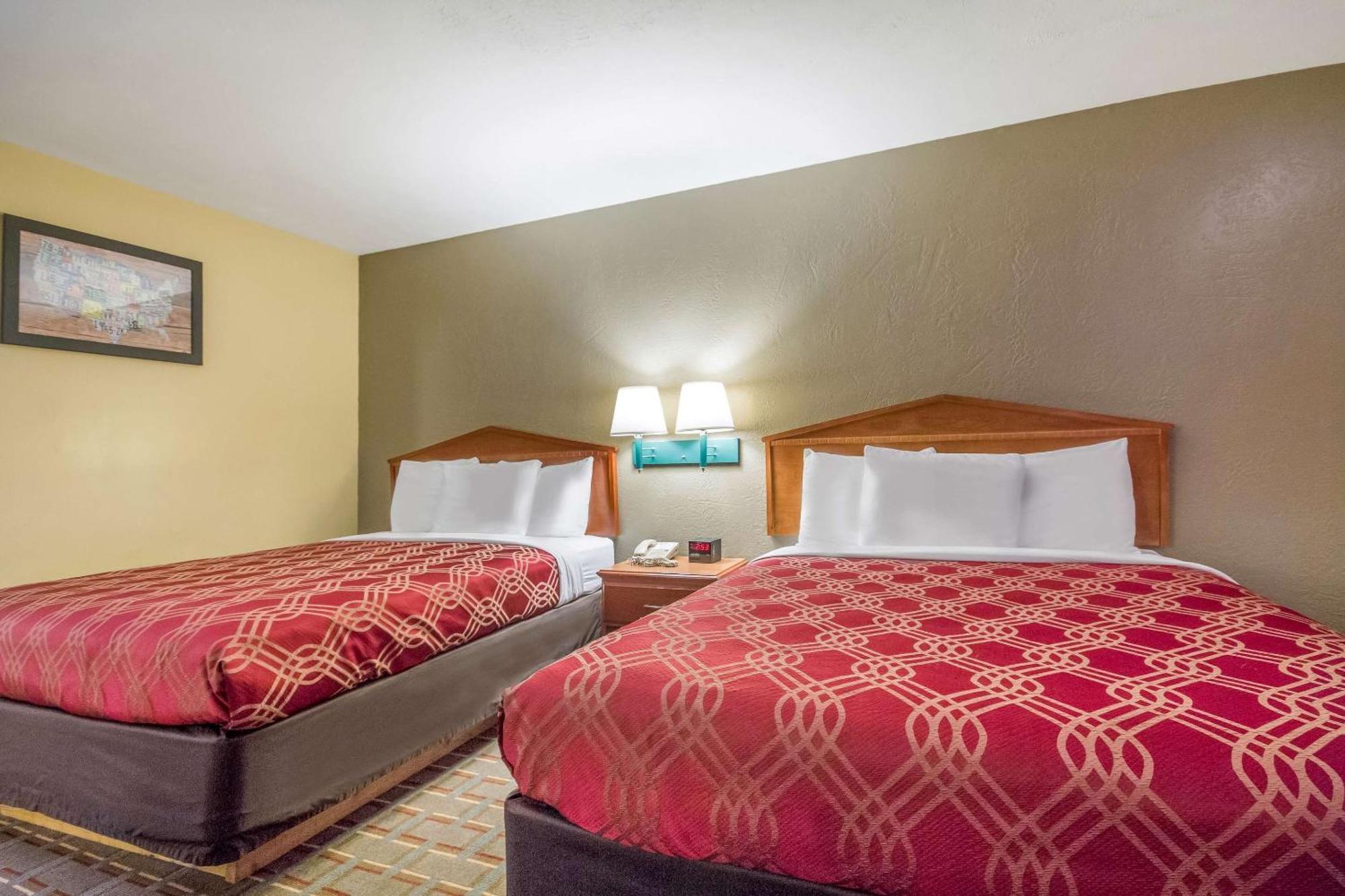 Econo Lodge Lansing - Leavenworth Exteriör bild