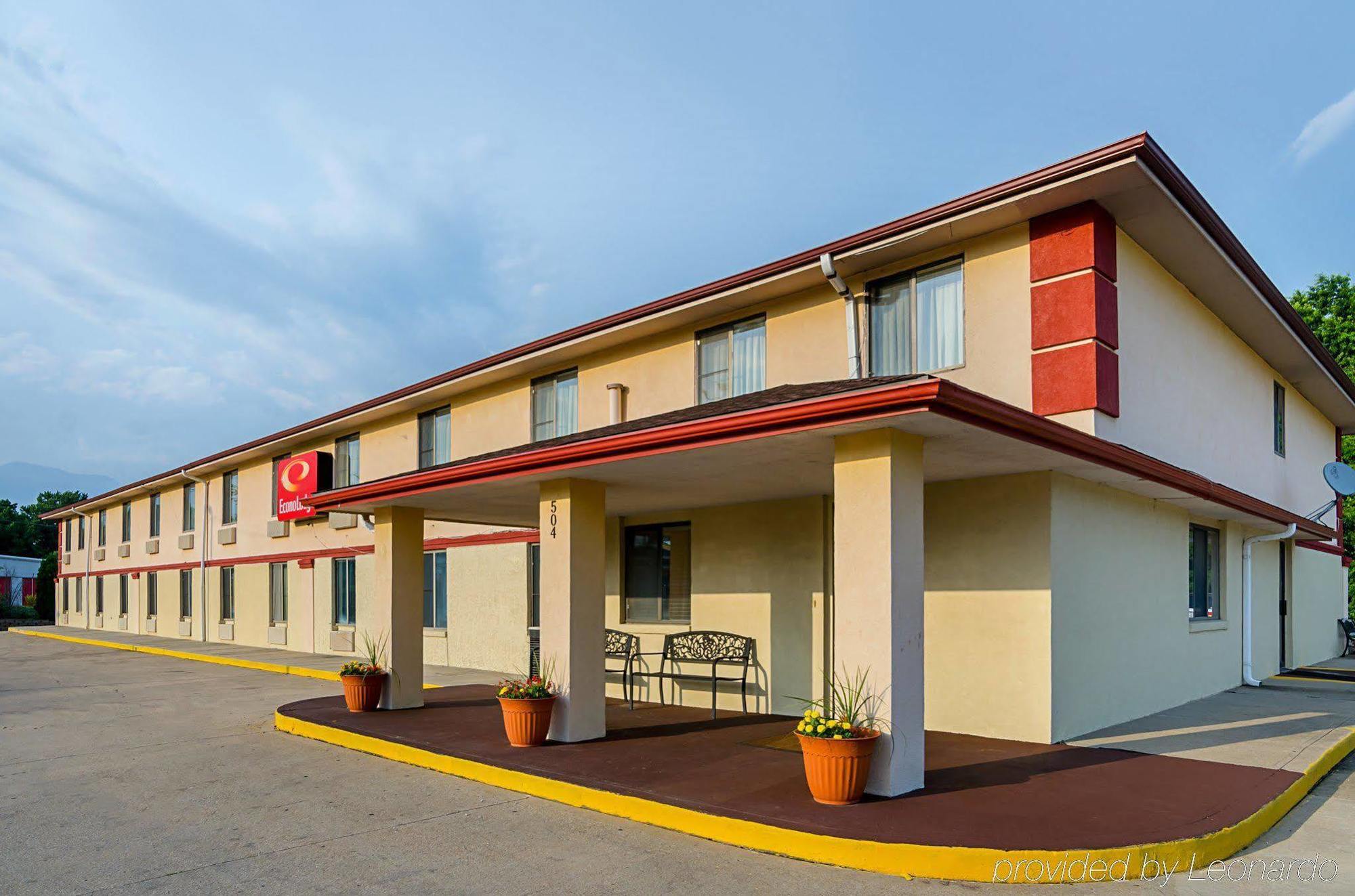 Econo Lodge Lansing - Leavenworth Exteriör bild